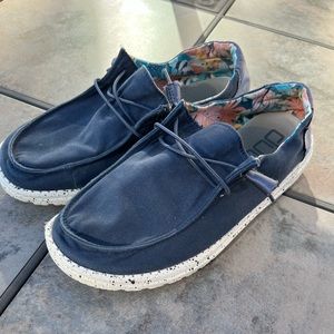 Navy Women’s Hey Dudes, Size 8